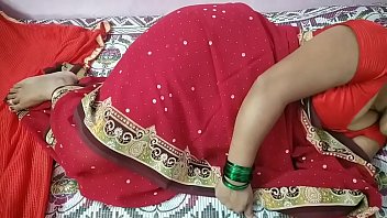 भाभी की नींद का मजा लेते हुए मिला गर्म मौका