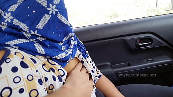 Indian Outdoor Car Fuck: Horny Girlfriend’s Pussy And Anal Gangbang