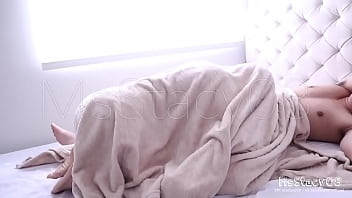 Aroused Filipina Lover Rouses Her Man With Morning Desires
