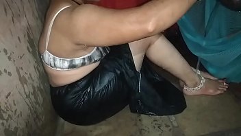 नहाते वक्त तेरा कैमरा मेरे बदन पर मत घूमा