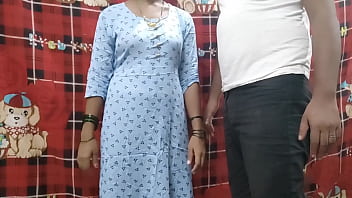 18 साल की मखमली देह वाली नन्हीं कामवाली को जबरन अपने बिस्तर पर लिटाकर गरमा-गरम चोदा