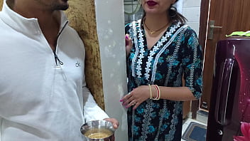 गर्म माल वाली पड़ोसन भाभी को चीनी मांगने के बहाने चोद डाला (हिंदी ऑडियो)