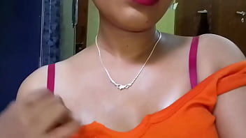 Akeli Ladki Ne Ghar Mein Apni Choot Khol Kar Viral Hone Ke Liye Dikhaya