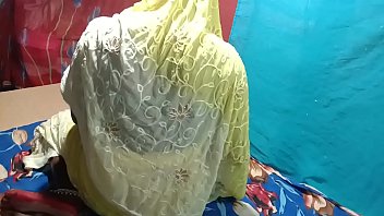 भाभी की रसीली चूत पर काला लंड मारकर चोदने का मजा