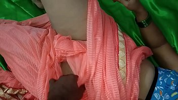 देशी सविता की चुदाई का मजा लेते हुए