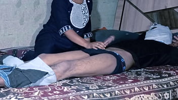 भाभी को रात में घर में ज़ोरदार चोदा, साथ में स्टेप सिस्टर की गर्म चुदाई