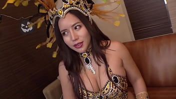 ハロウィン渋谷でsnsを騒がせた極上サンバ美女!hカップの露出狂が男を狂わせる爆乳爆尻の肉食系プロポーション!感度抜群で電マ責めに痙攣イキ連発、激しいバキュームフェラでマ○コを濡らしデカチンに発情トランス!乳尻を揺らしながら鬼突きピストンで中出し連発する一夜限りの生ハメパーティーsex!