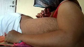 Sultry Indian Bhabhi’s Mouthwatering Pleasure Session