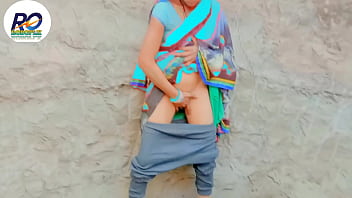 Desi Bhabhi Ki Saree Utarke Chut Aur Gand Ki Mast Chudai