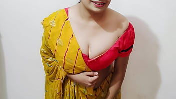 भाभी ने देवर का हाथ से निकाला माल और फिर अपनी चूत में लेकर चिल्लाते हुए चोदा (हिंदी ऑडियो)