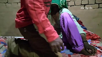 Desi Bhabhi Bed Pe Uchal Uchal Ke Chud Rahi Hai