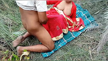 Hot Desi Bhabhi Gets Wild Outdoor Fuck