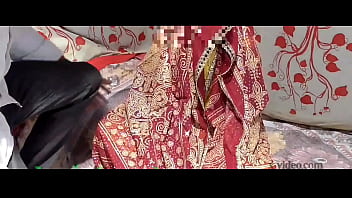 नवविवाहिता की पहली रात का अश्लील आनंद