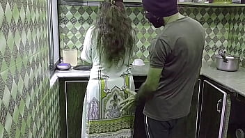 Sizzling Indian Bhabhi Gets Ravaged In The Kitchen While Cooking With Hindi Moans