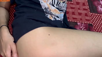 Nangi 18 Saal Ki Bhabhi Ko Bed Par Pakda