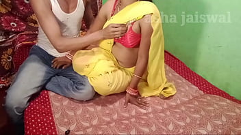 पीली साड़ी में छोटे कदमों से चुदाई करती हुई तुम बेहद मादक लग रही हो