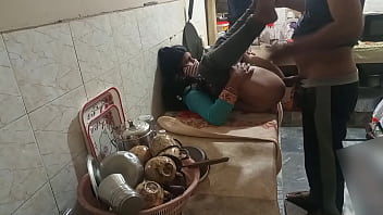 Bhai Ne Apni Desi Bahan Ko Kitchen Mein Chod Chod Ke Cheekhein Nikal Di, Unchi Awaz Mein Moan Karti Hui