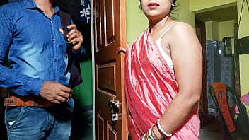 ब्रा बेचने वाला सेल्समैन भाभी को फुसलाकर चोदता है साफ हिंदी आवाज़ में
