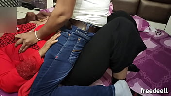 Desi Maa Ka Jism: Betey Ke Dost Ke Saath Kharab Hua