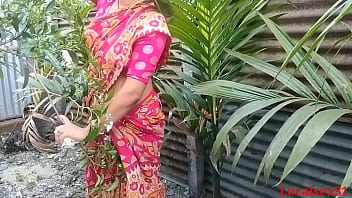 Desi Bhabhi’s Outdoor Fuck Session With Devar In Red Saree