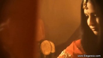 Ravishing Indian Goddess Reveals Her Voluptuous Curves