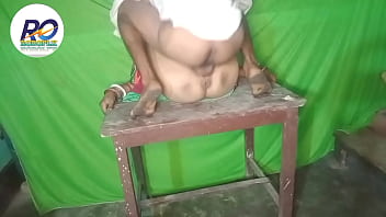 Tez Garmi Mein Chadhkar, Tebal Par Leti Hui Ek Desi Housewife Ki Chudai Ka Maza