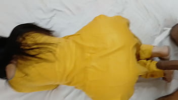Aunty’s Massive Indian Booty Getting Pounded From Behind