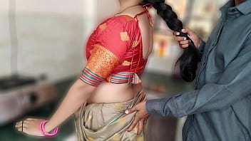 गांव की मस्त भाभी ने किचन में देवर के साथ पहली बार चुदाई की, देसी लड़की की तंग चूत का वीडियो वायरल