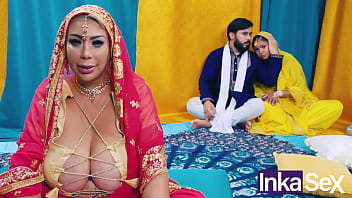 Madrastra India Tetona Se Folla Al Novio De Su Hijastra Y Le Llena El Coño De Leche