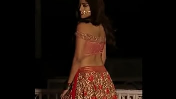 Sizzling Desi Babe’s Sensual Photoshoot Session