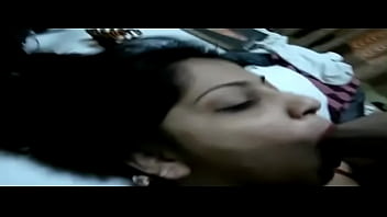 Desi Milf’s Seductive Moves