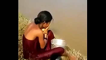Desi Bhabhi Exposes Herself In A Public Bath