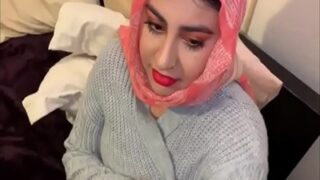 Voluptuous Bangladeshi Milf’s Steamy Affair Captured In Explicit Video