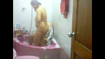 Sultry Desi Aunty’s Steamy Bath Tub Session
