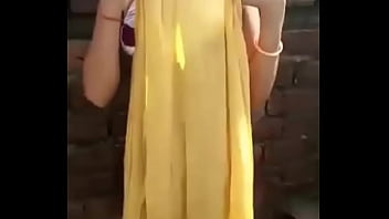 Desi Bhabhi’s Steamy Bath Time Video