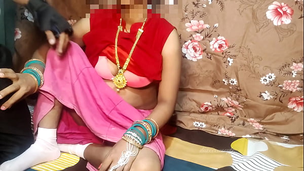 गर्म देसी जोड़ा: लाल कपड़े में पत्नी का बेडरूम नज़ारा