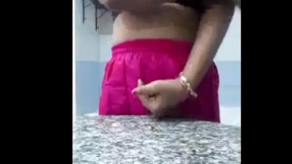 Sultry Desi Bhabhi’s Steamy Bathroom Rendezvous