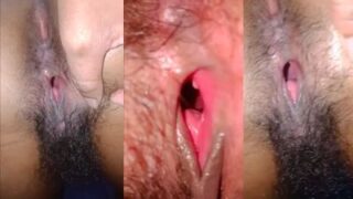A Lustful Mature Woman Bares Her Indian Cunt For The Camera