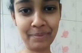 Desi Babe Strips Off Her Bra In A Steamy Solo Selfie