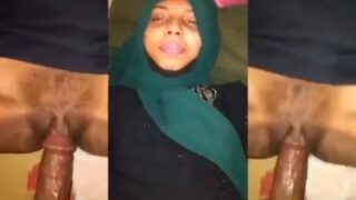 Desperate Hijabi Housewife Sells Her Body For Cash In A Raw Pakistani Porn Flick