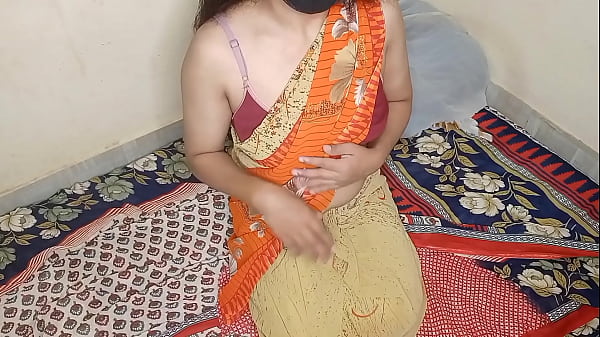 Desi Aunty’s Seductive Encounter With A Young Neighbor