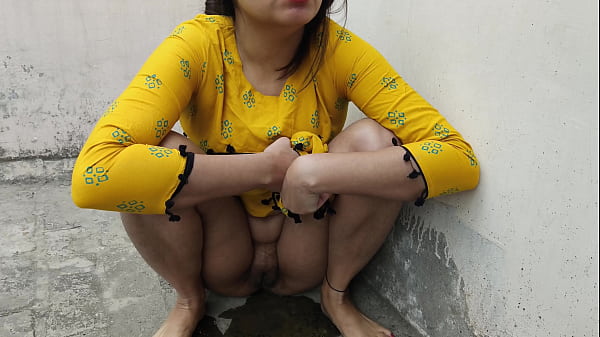 Kaamwali Boli, Saheb Pagar Bada Do, Bahar Khade Hokar Peshab Karte Hue Main Tumhe Har Tarah Se Khush Kar Doongi
