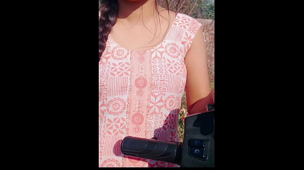 सड़क किनारे मिली देसी रंडी को उठाकर जमकर चोदा