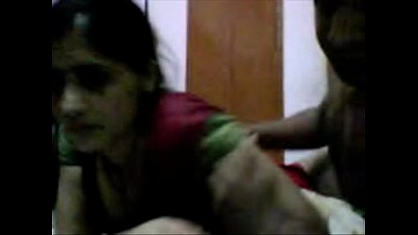 Sultry Desi Cam Girl’s Wild Solo Show
