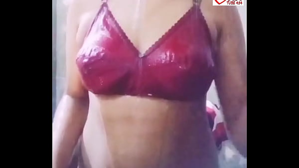 Desi Babe’s Wet Shawar And Fingering Action