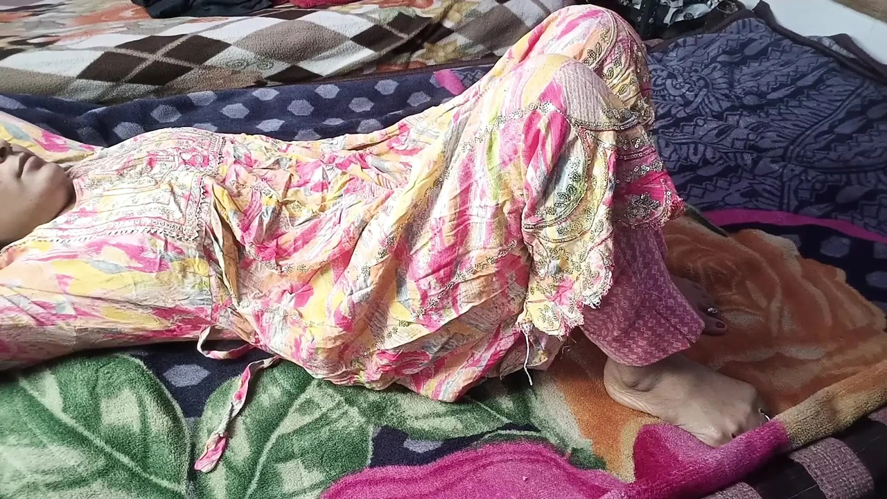 Desi Girl’s Romantic Sex Video When Her Parents Were Not At Home.