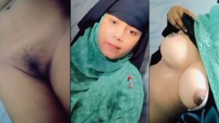 Voluptuous Hijabi Captures Her Forbidden Bathroom Video