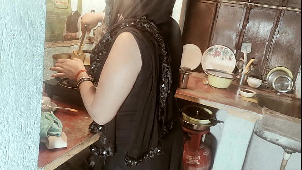 मुस्लिम भाभी की गर्म गांड को घोड़ी बनाकर चोदने का रियल हिंदी ऑडियो