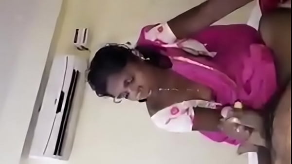 Sizzling Desi Aunty’s Sensual Mouth Action