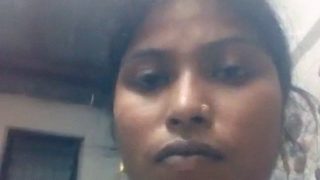 Local Hot Boudi From Bangladesh In A Saree, Sliding Fingers Deep Into Her Wet Yoni